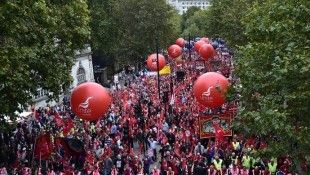 Thousands turn out for ‘Britain Needs a Pay Rise’ in London 