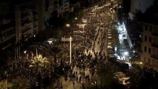 Greek protesters clash with police near US embassy 