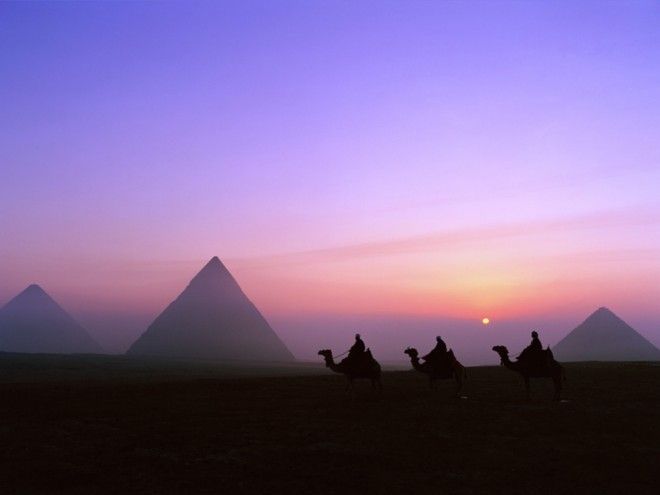 great_pyramids_at_night-1024x768