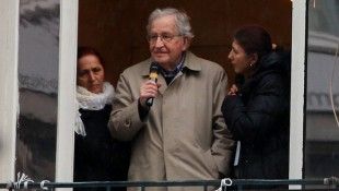 close to a nuclear war_Noam Chomsky