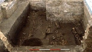 Archaeologists Find Medieval Graveyard Beneath Cambridge College 