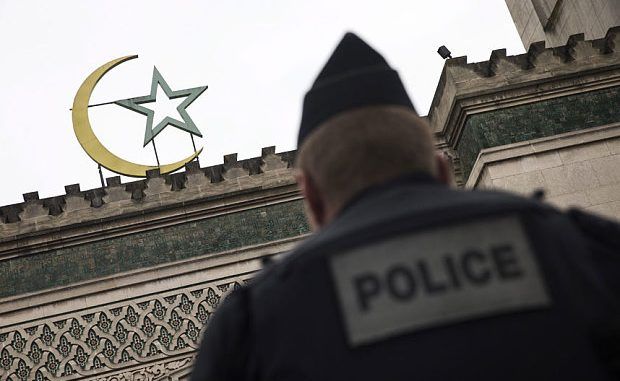France announce plans to close another 100 mosques