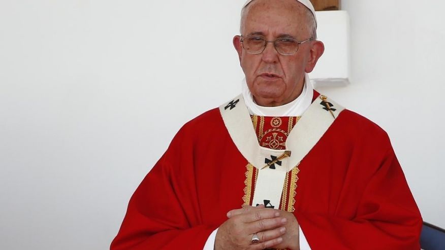 Pope Francis calls Obama a dictator, saying that American democracy and the constitution are 'dead'