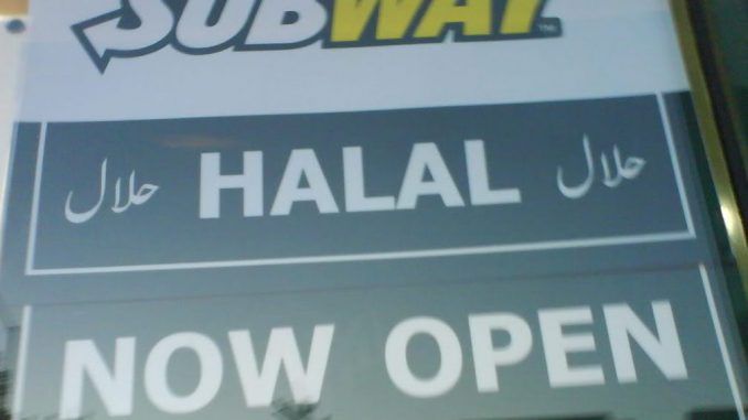 Fast food giant Subway has removed ham and bacon from menus in 185 stores and switched to halal meat in the UK after "strong demands" by Muslims.