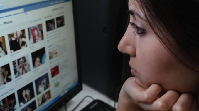 Reducing exposure to Facebook reduces cancer risk