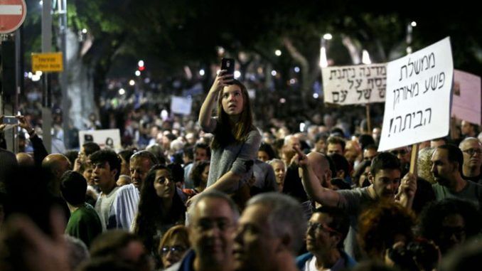 Thousands of Israeli's rise up against Netanyahu regime