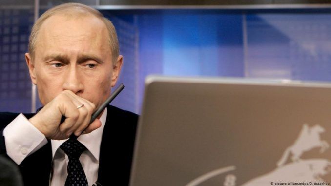 Putin vows to protect internet free speech