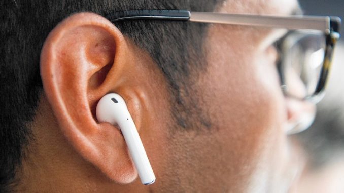 Wireless Headphones ‘Pumps Radiation into Your Brain’ – Biochemist Claims Wireless-headphones-radiation-678x381