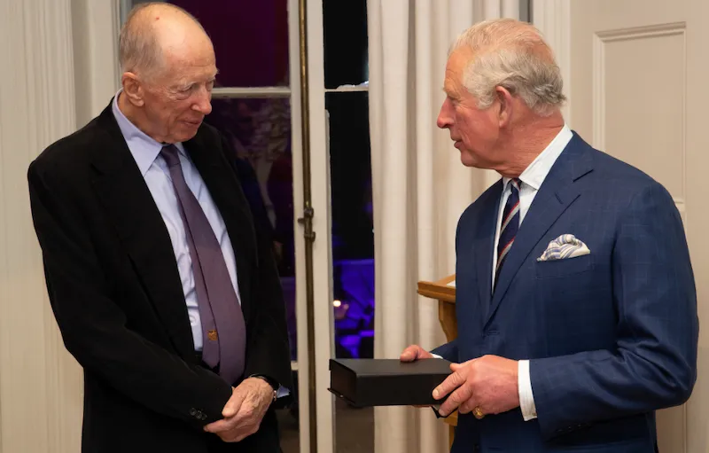 Принц Чарльз воздал должное лорду Джейкобу Ротшильду, вручив ему награду Совета христиан и евреев, и похвалил миллиардера-глобалиста за «наведение мостов между народами и сообществами».