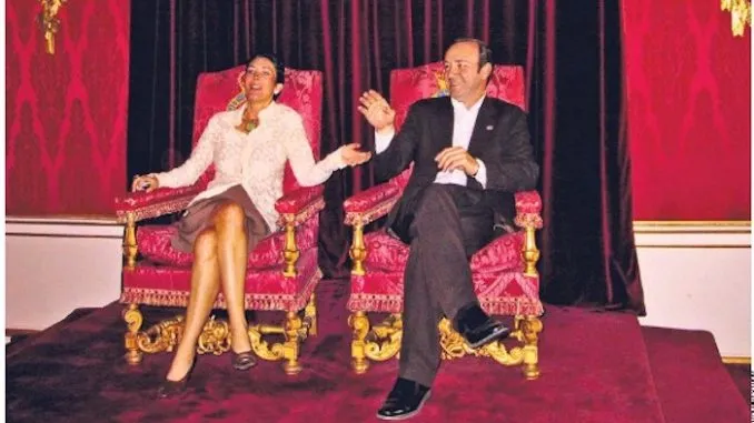 Photo Emerges of Jizlaine Maxwell and Kevin Spacey Sitting on Queen’s Throne plus MORE Maxwell-spacey-throne-678x381.jpg