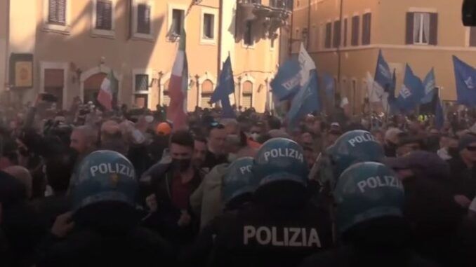 Thousands of business owners rise up against lockdowns in Italy