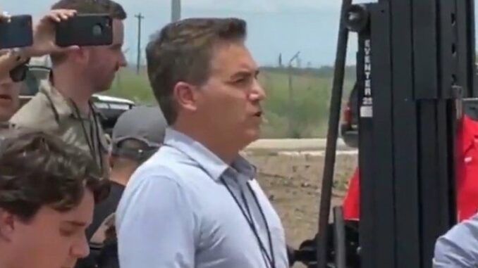 CNN's Jim Acosta loudly booed at border after confronting Trump