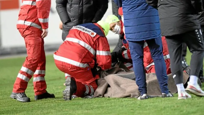 Germany: 2 Footballers Collapse ‘Suddenly & Unexpectedly’ During Same Match