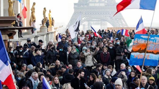 Hundreds of thousands of French residents protest the 'New World Order' in France as Covid narrative continues to crumble