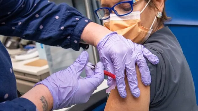 Έγγραφα της Pfizer αποκαλύπτουν ότι τουλάχιστον 800 άτομα δεν ολοκλήρωσαν ποτέ τη δοκιμή των εμβολίων COVID λόγω τραυματισμού και…θανάτου.